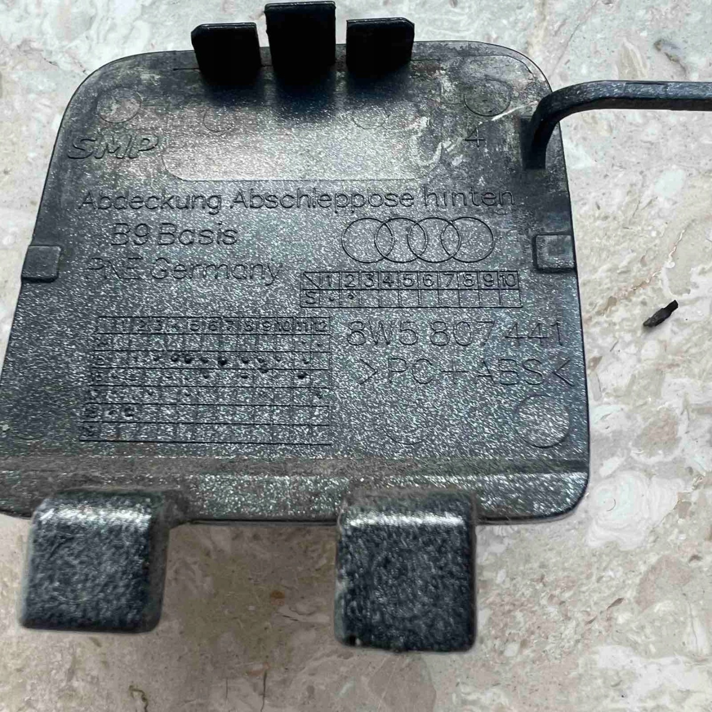 AUDI A4 B9 2015-19r Abschleppöse HOLOWNICZEGO heck 8W5807441