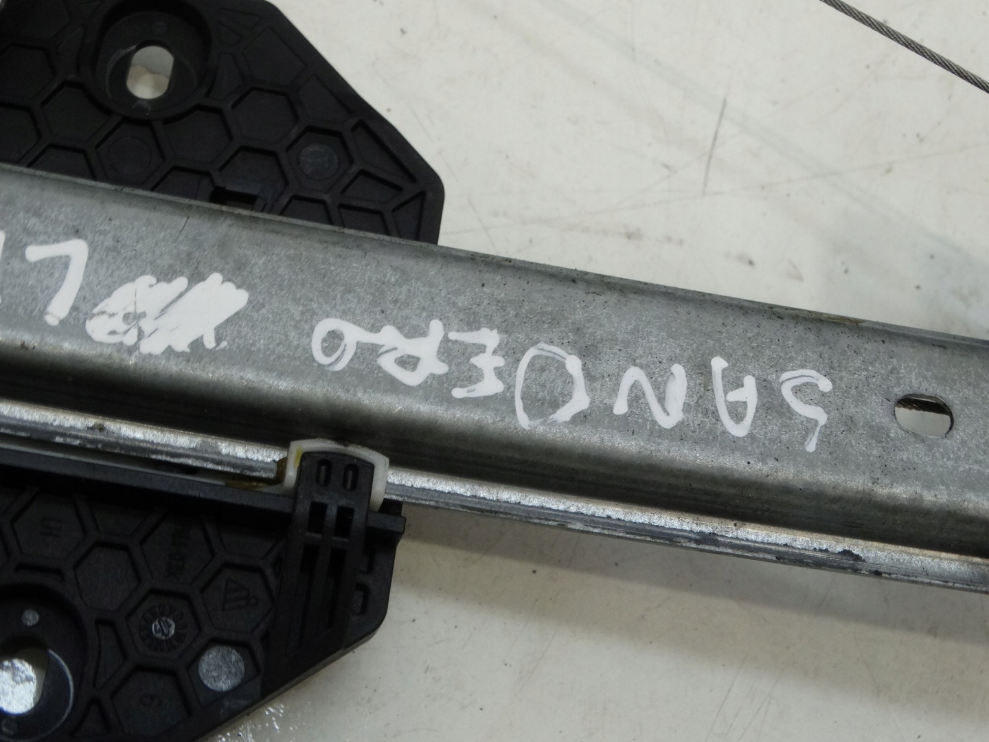 window regulator left front DACIA SANDERO II 2020R. 807213282R--B