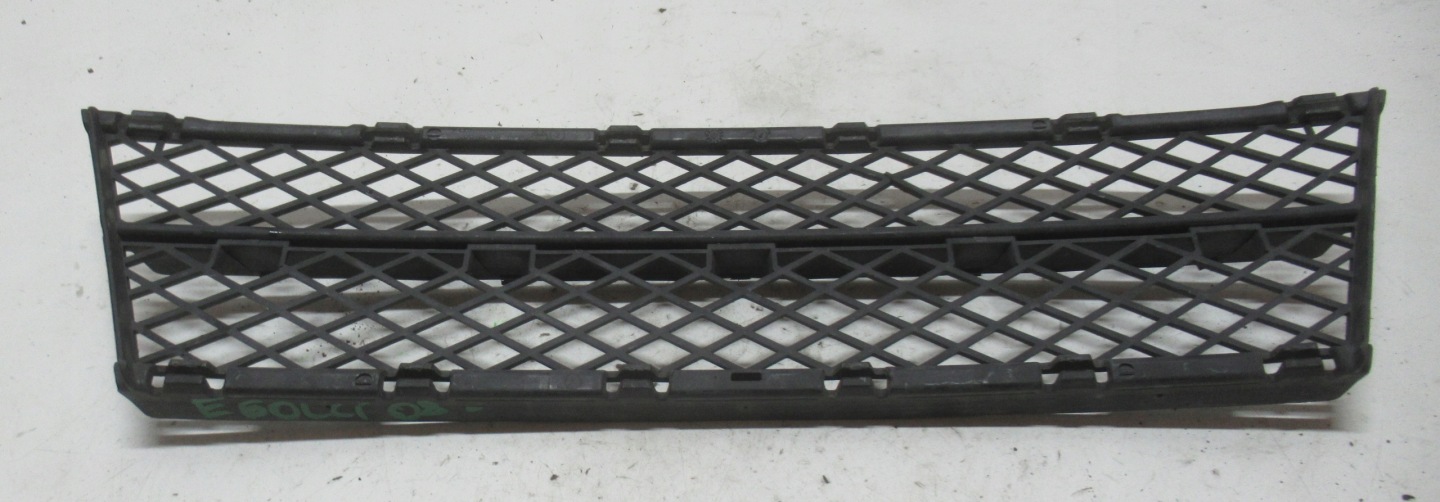 BMW E60 3.0 LCI 08R grid of a bumper front 7178115