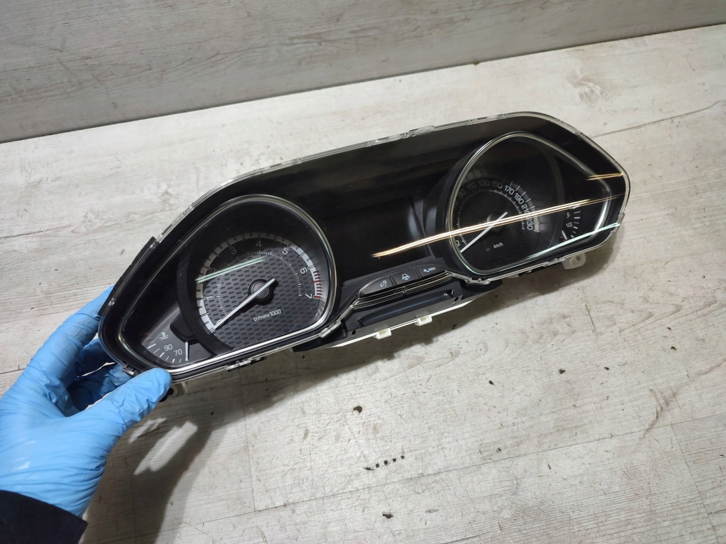 Peugeot 2008 and 2018 dials