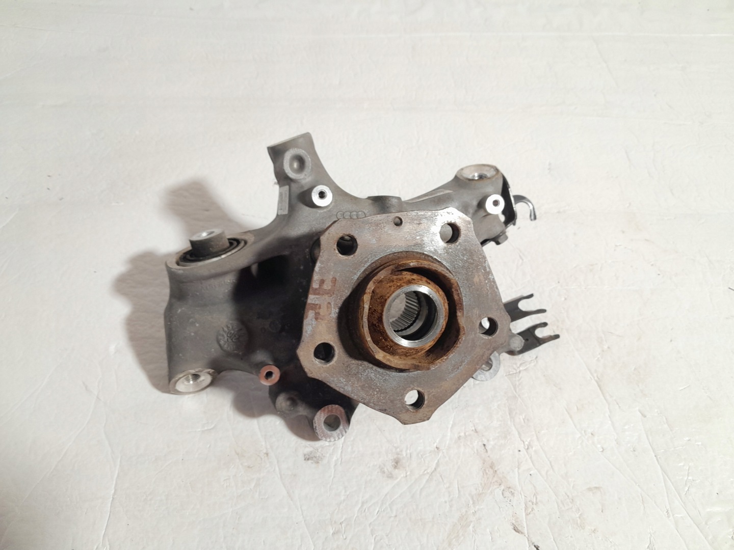 AUDI A4 B9 otoč čepu pravý záď 8W0505436AA