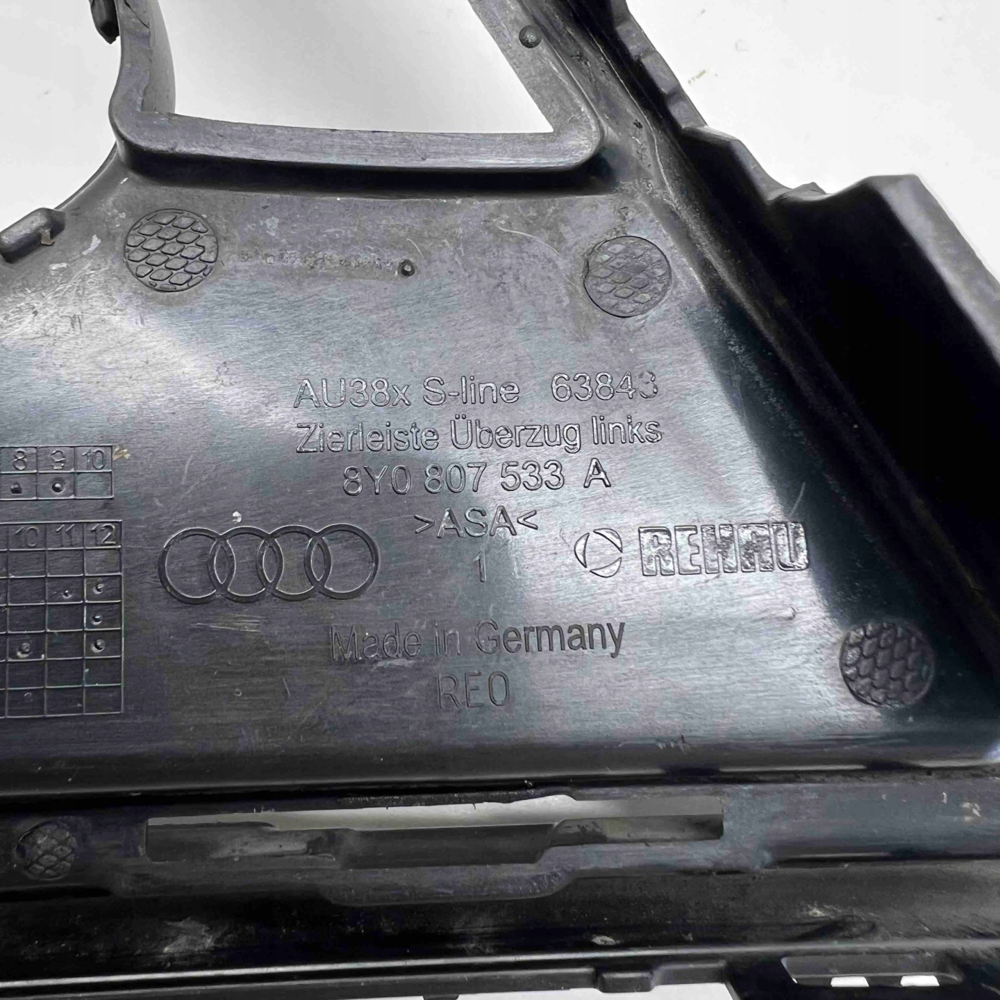 AUDI A3 S-LINE SPORT 8Y0 20-24 bumper grid moulding left front 8Y0807533A
