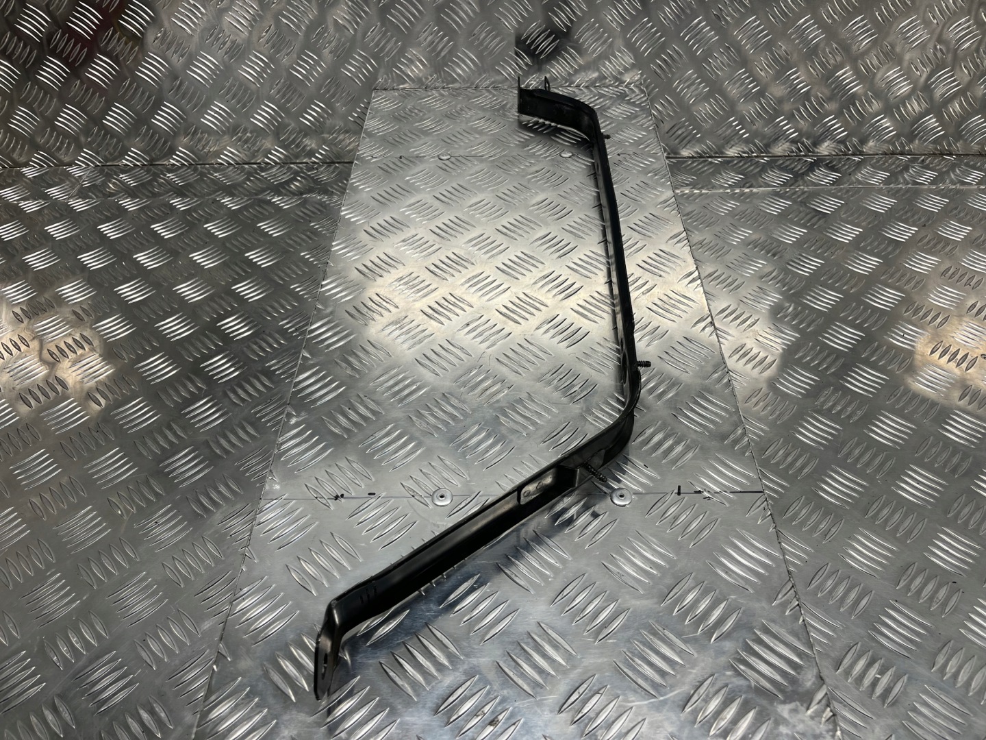 Halter tank FORD PUMA 2 2019 L1T1-9054-AD