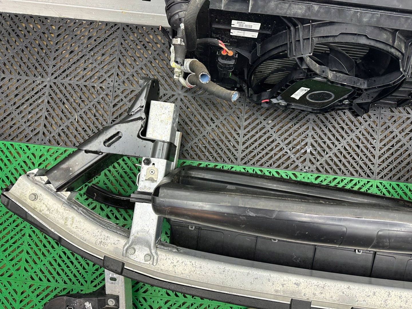 support panel for radiators Z CHLODNICAMI BMW I3 USA