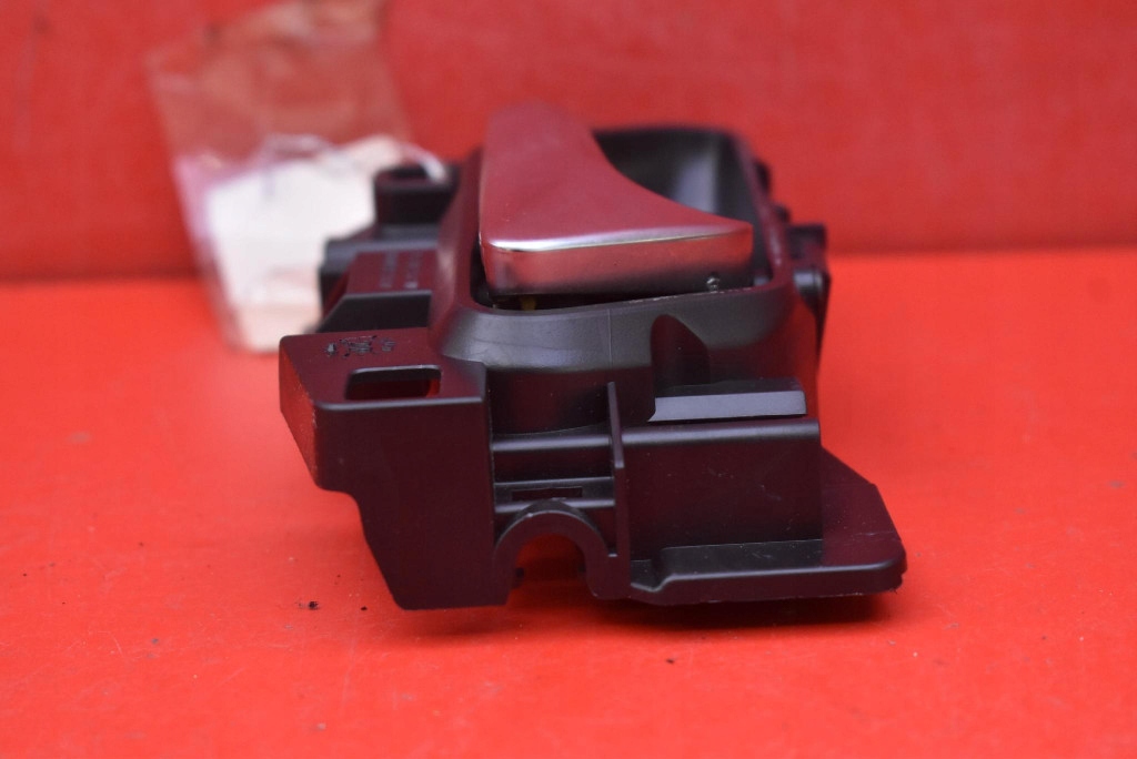 handle inner right front CHROM 98201552VV PEUGEOT 308 III P5 T10 21-25