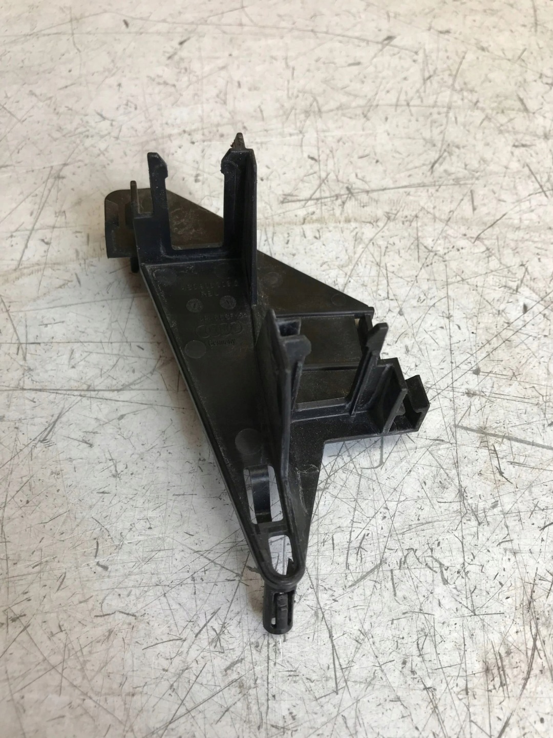 AUDI R8 PLUS 4S Stütze Halter 4S0906303C