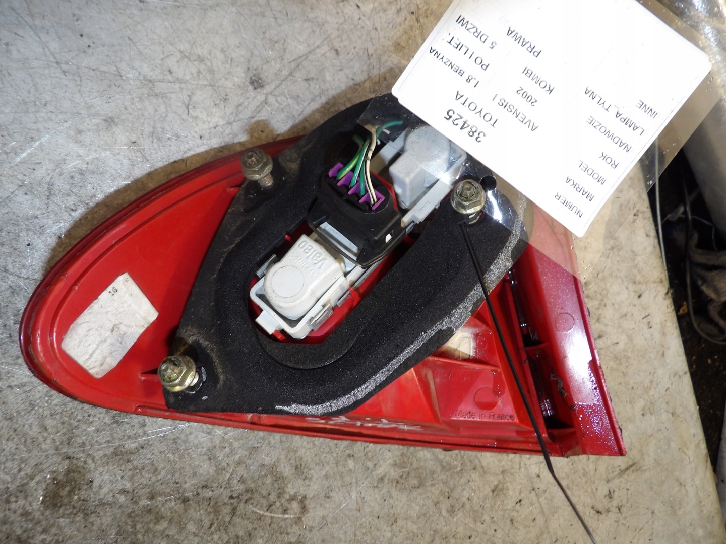 Toyota Avensis and light rear right