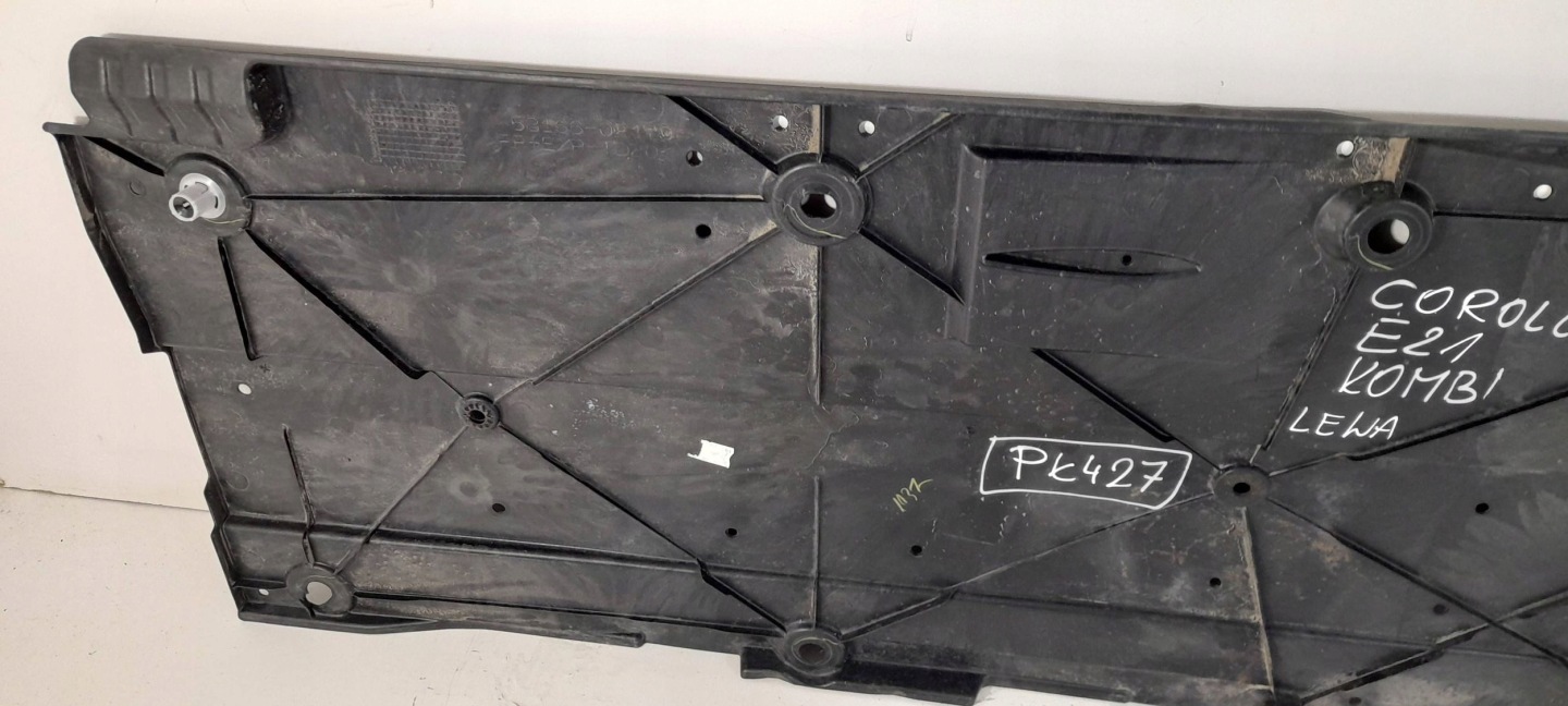 Toyota Corolla E21 Kombi cover chassis left 5816602170 (PL427)
