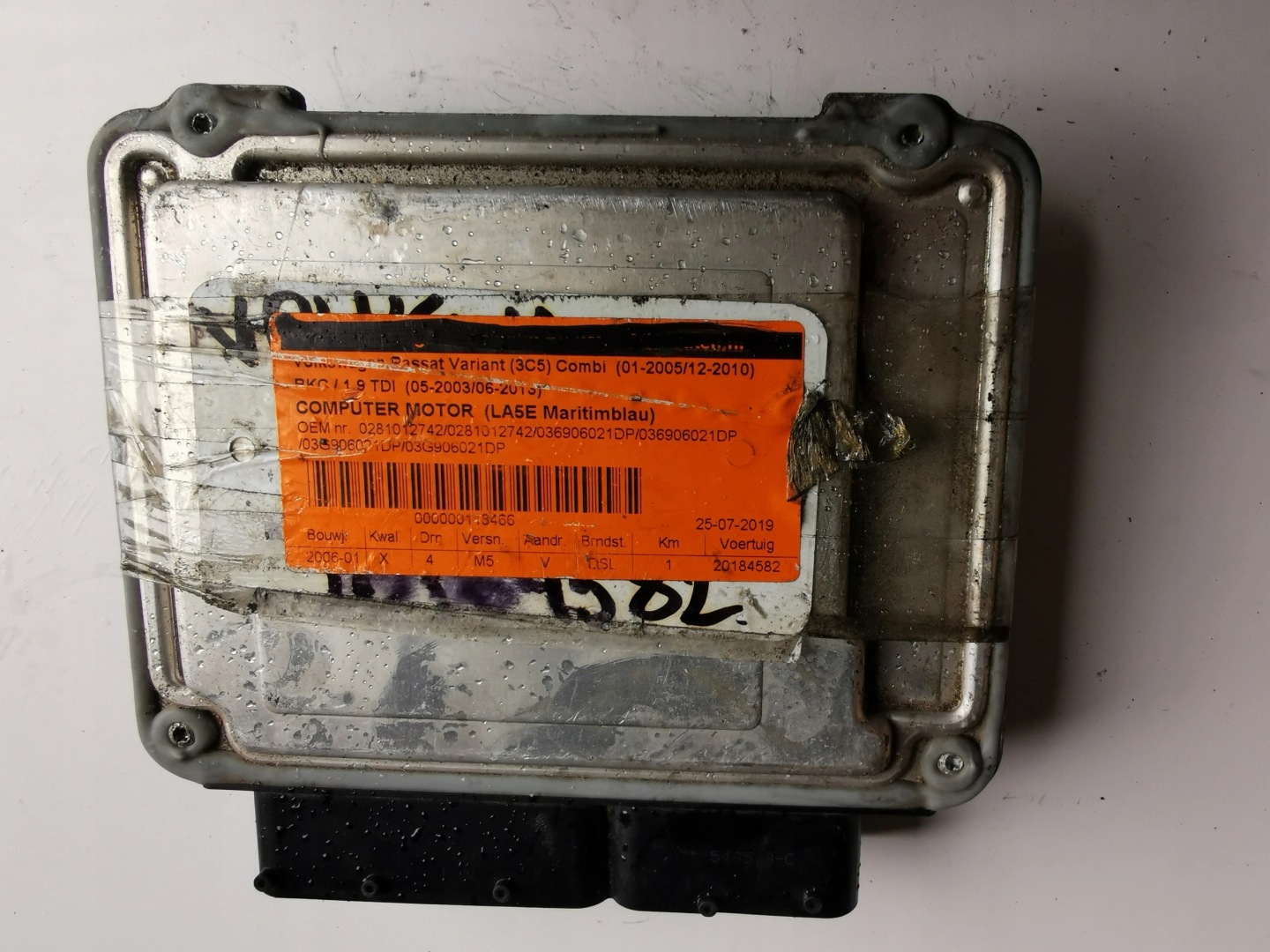 VW PASSAT 1.9TDI 0281012742 03G906021DP Computer E