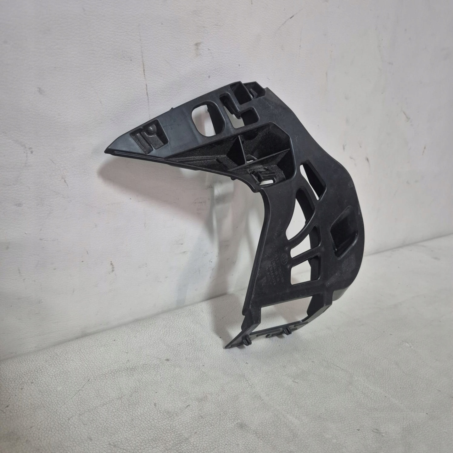 BMW 5 G30 G31 17r. -> bumper bracket right front front 51117385348