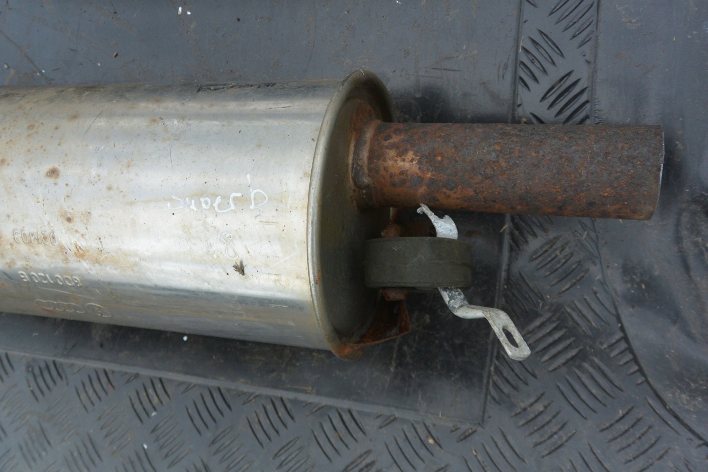 Marmitta silenziatore centrale terminale SKODA e VOLKSWAGEN SUPERB PASSAT B5