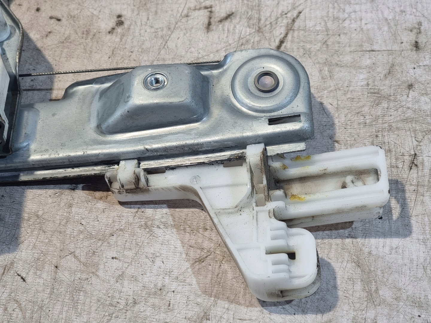 window regulator right rear part OE 05074232AA DODGE CALIBER 07r