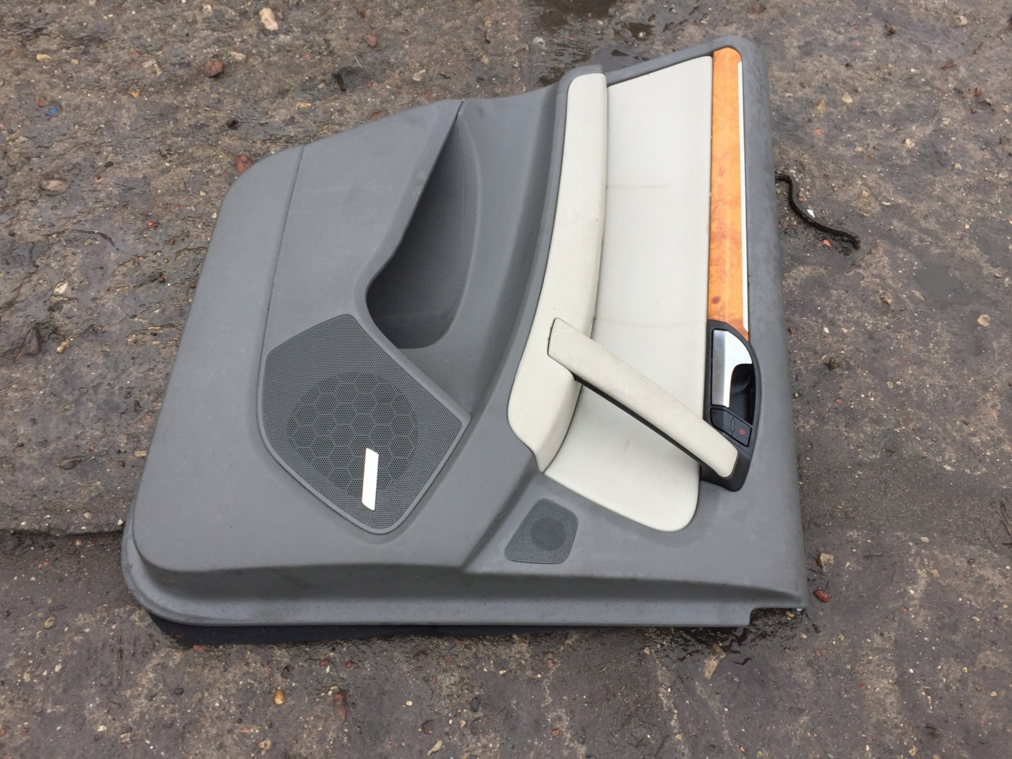 AUDI Q7 4L side door upholstery left rear part BOSE
