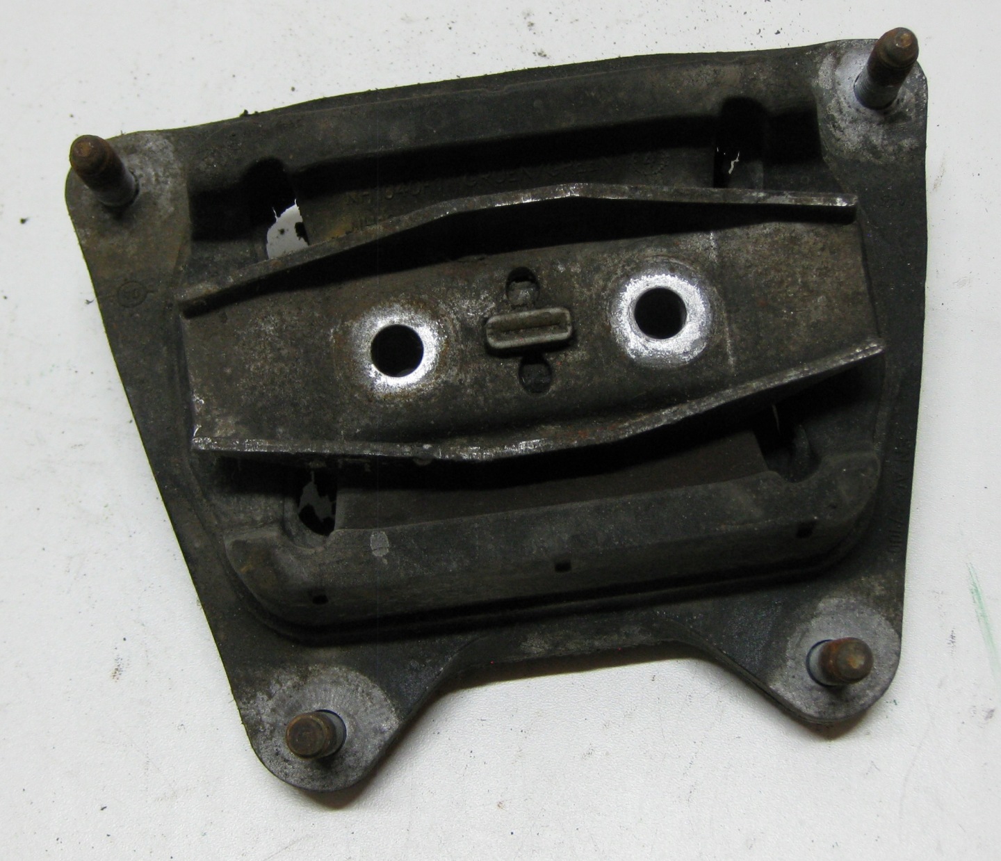 AUDI A6 C6 2.4 6V 05R holder gearbox mount