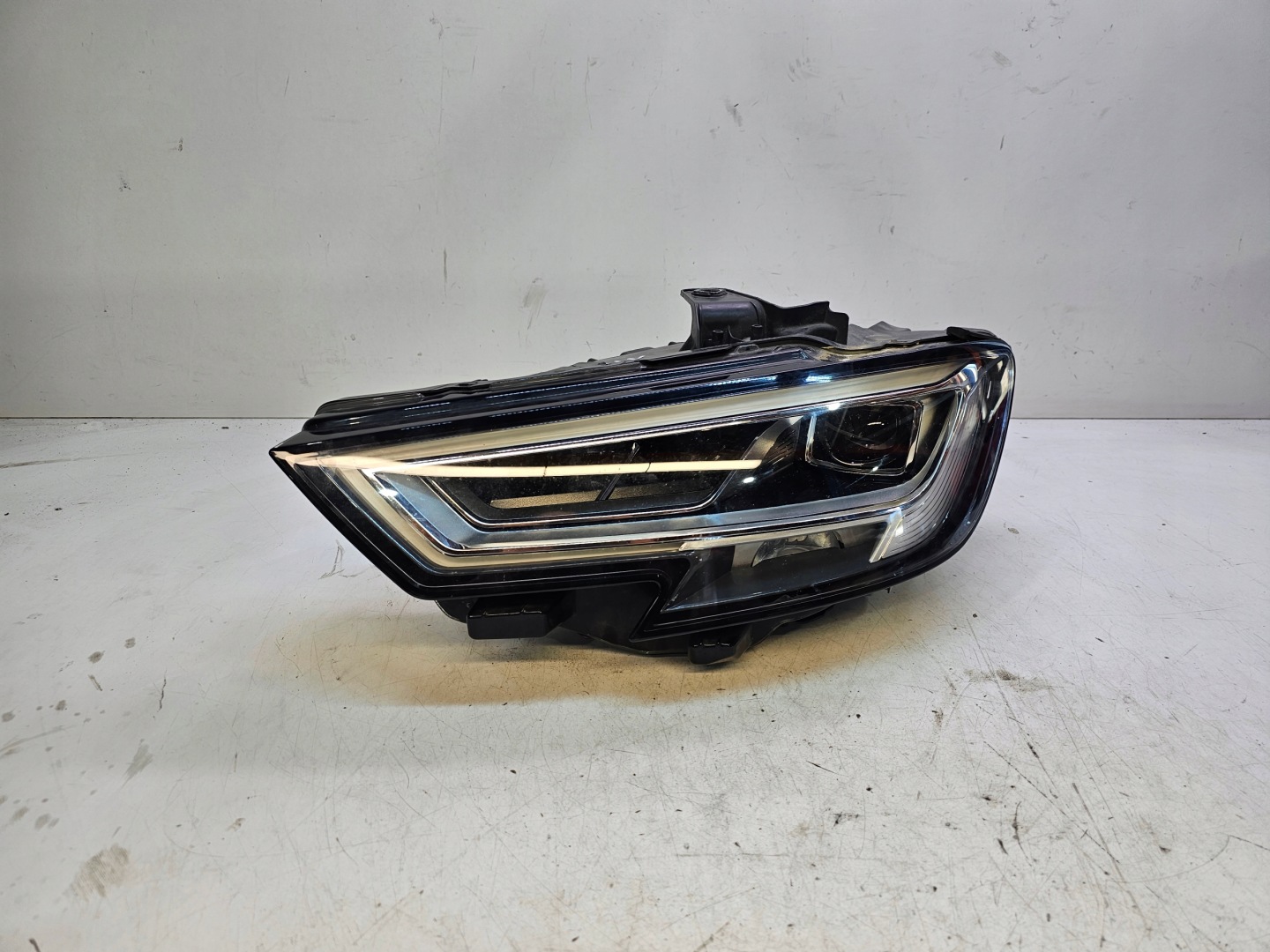 REFLEKTOR XENON LED left AUDI A3 8V LIFT 8V0941033D UK