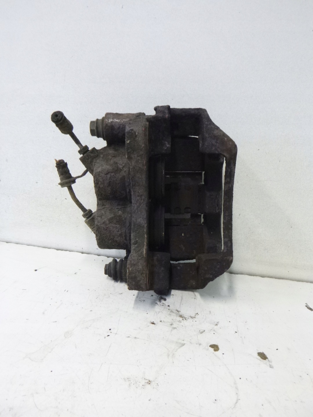 caliper brake front Opel Movano 1.9 DTI 2003