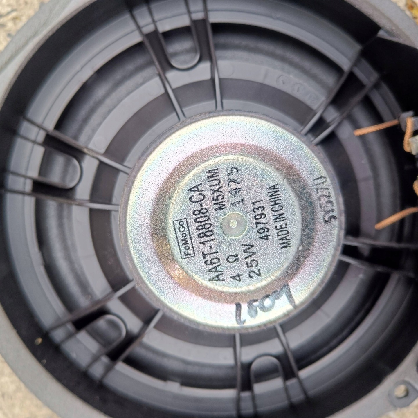 Ford Kuga II MK2 2015 Z tylu speaker door tylnych