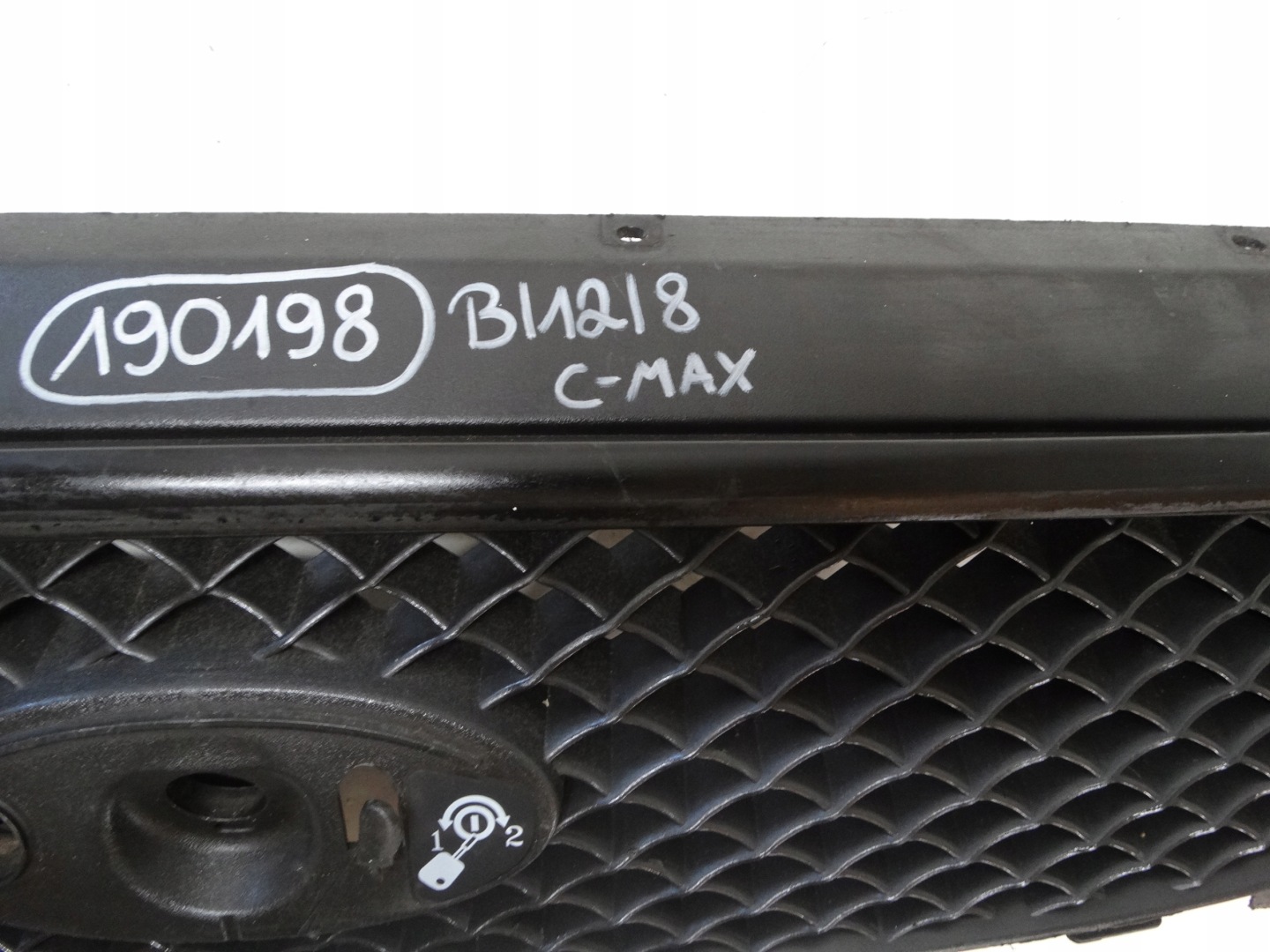 grill grille radiator FORD C-MAX 3M51-R8138
