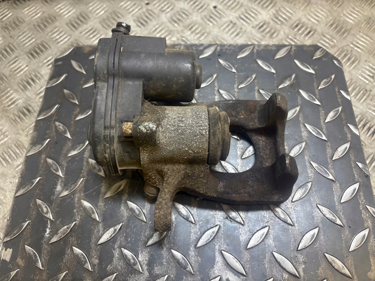 caliper brake left rear part rear RENAULT KOLEOS 2 440104CA1A