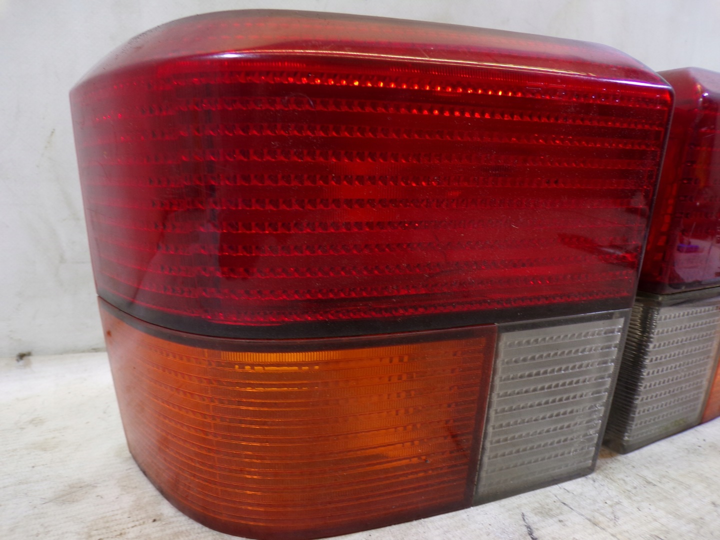 lights rear. rear part left right VOLKSWAGEN TRANSPORTER T4 (2) before lift