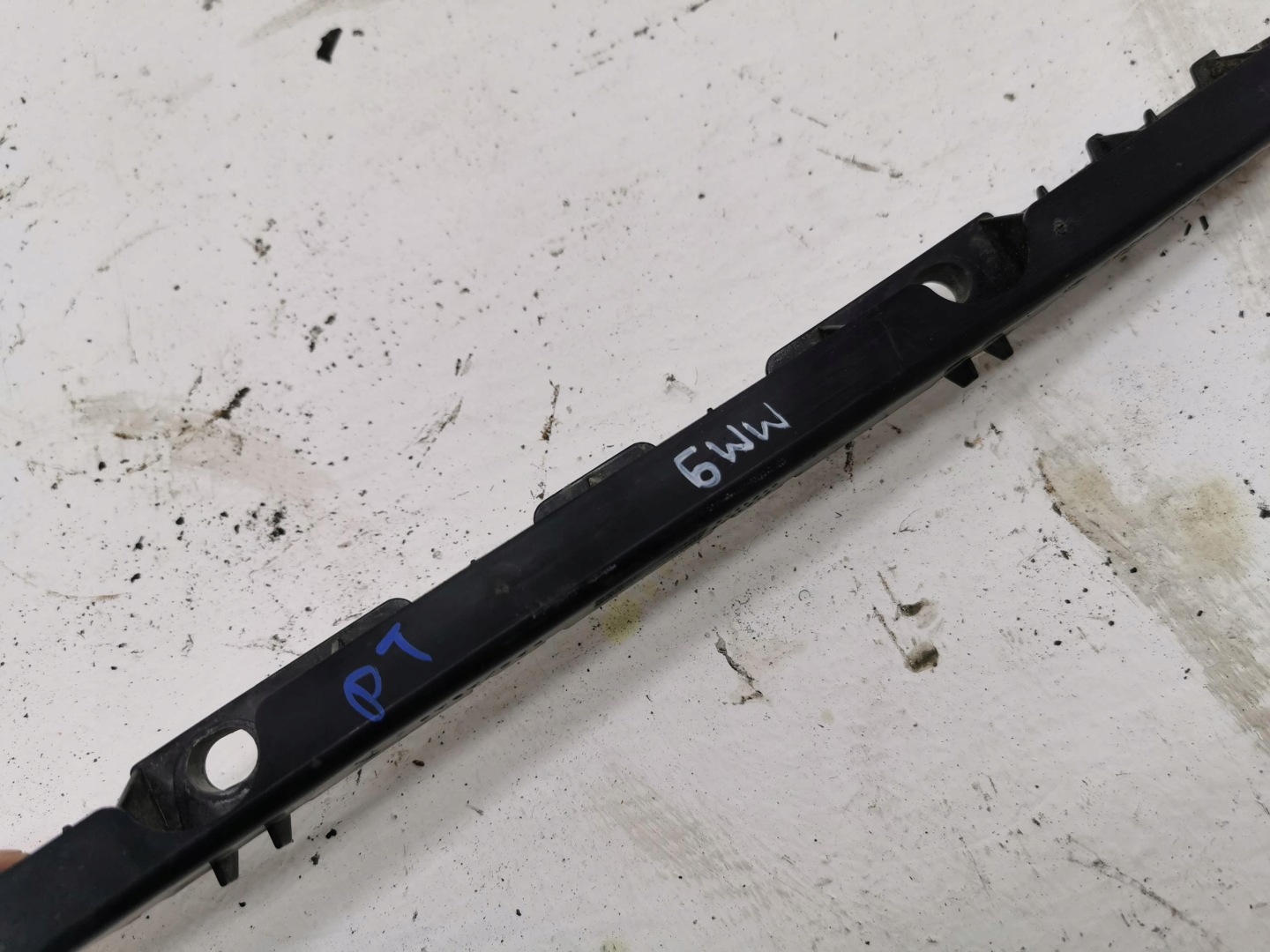 bumper bracket right rear part MERCEDES E-KLASA W207