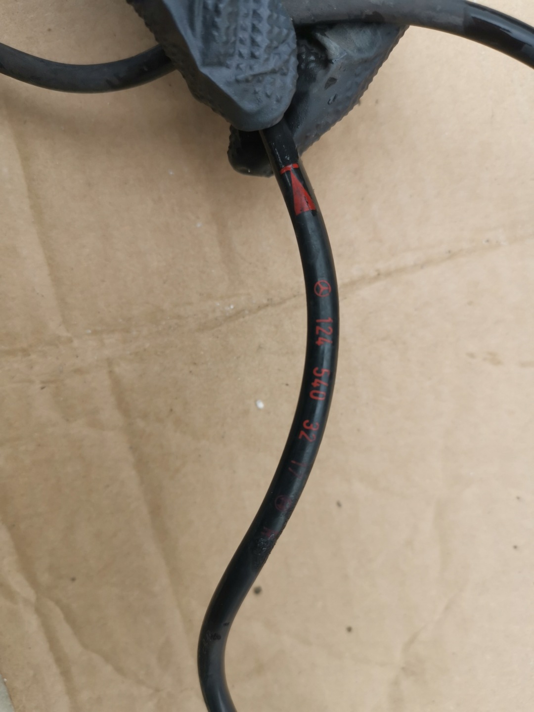 Sensor ABS vorne rechts Mercedes W124 1245403217