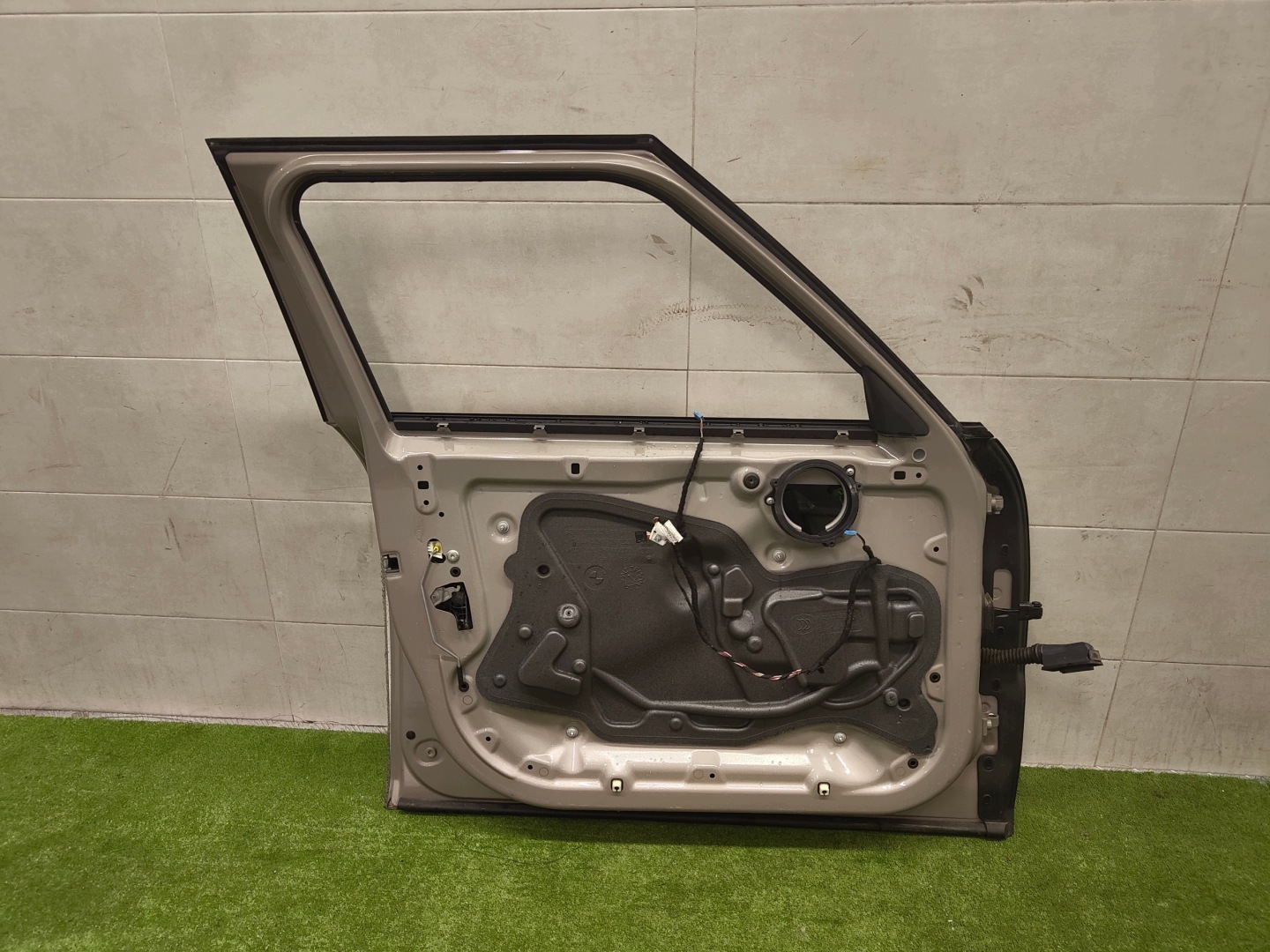 MINI F54 door left front B47