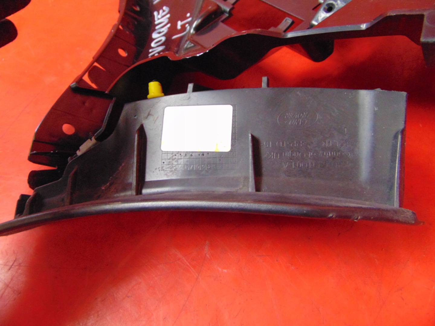 RANGE ROVER Evoque II L551 bumper bracket left rear part