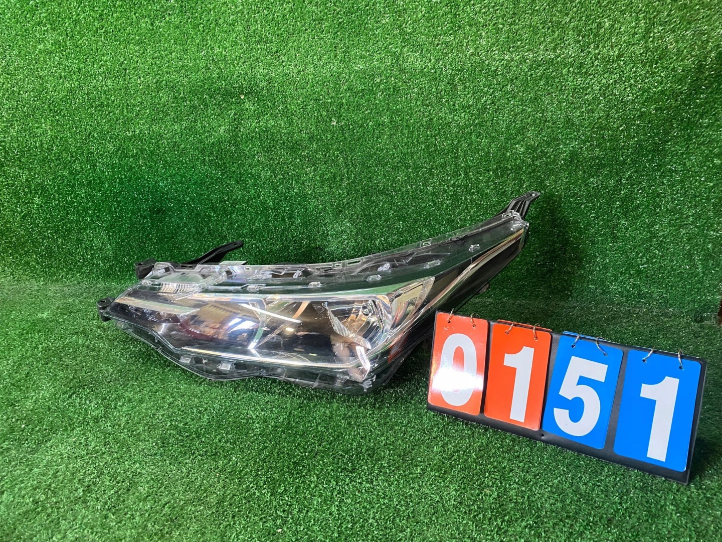 REFLEKTOR left TOYOTA COROLLA E16 LIFT