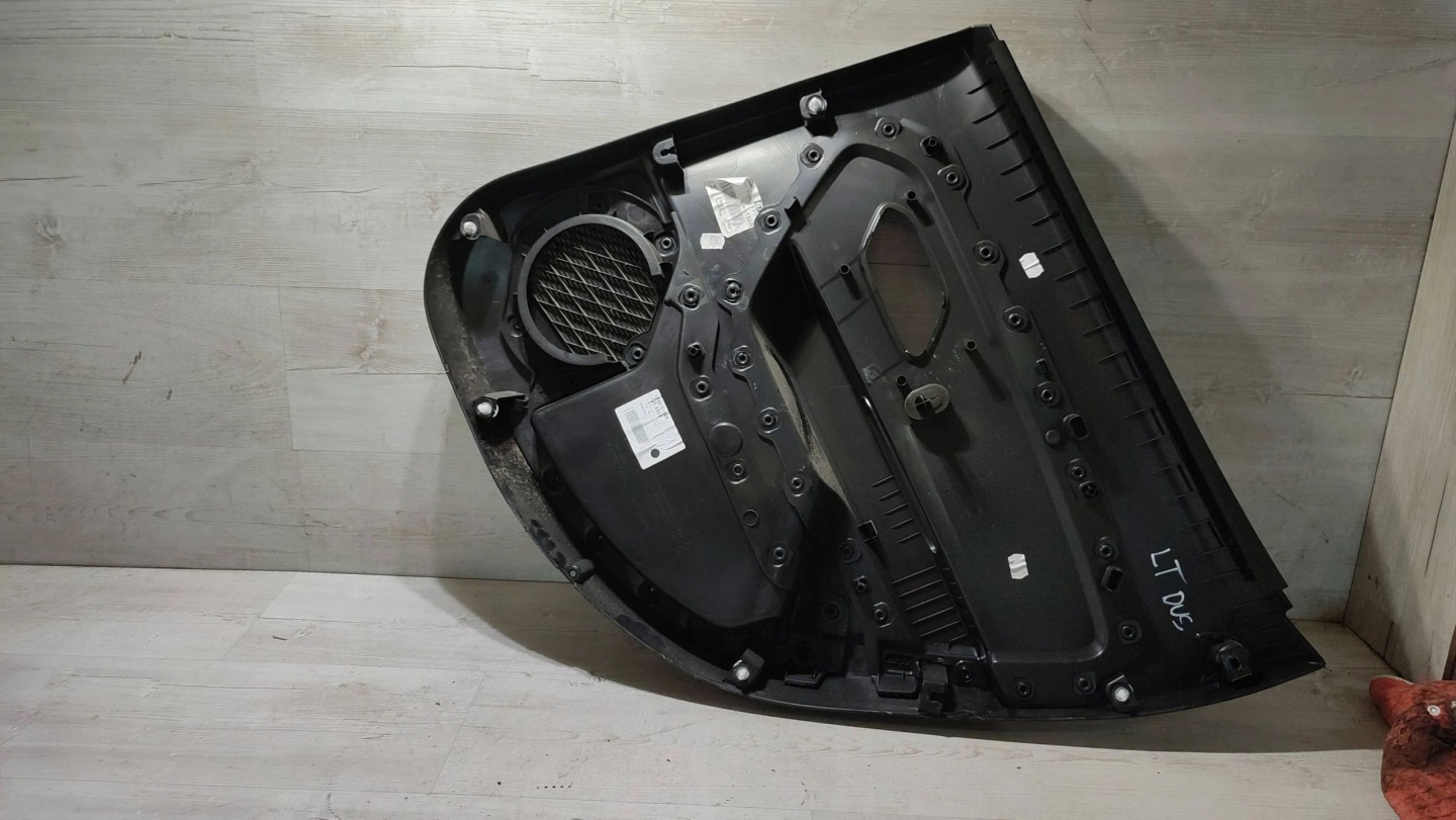 Dacia Duster II 17r 1.2 rear part side left Boczkek door