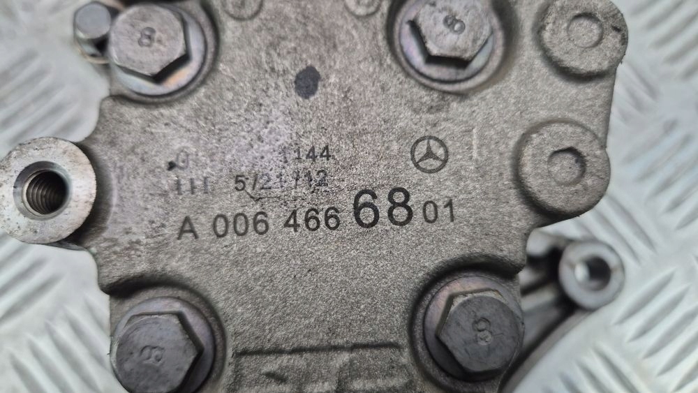 Mercedes C250 CGI W204 servo pump A0064666801 M271