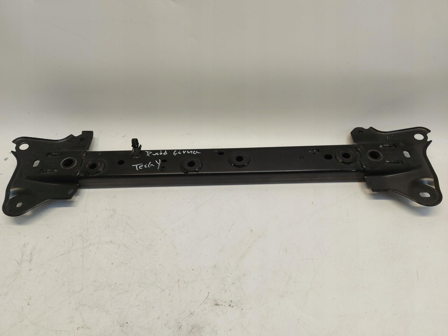 TESLA MODEL Y 2024r Console Traverse Traverse 1075044-00-G