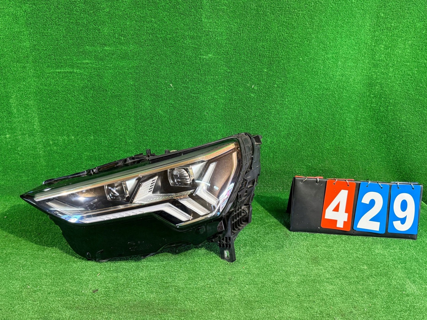 REFLEKTOR left AUDI Q3 83A FULL LED MATRIX NR.R429