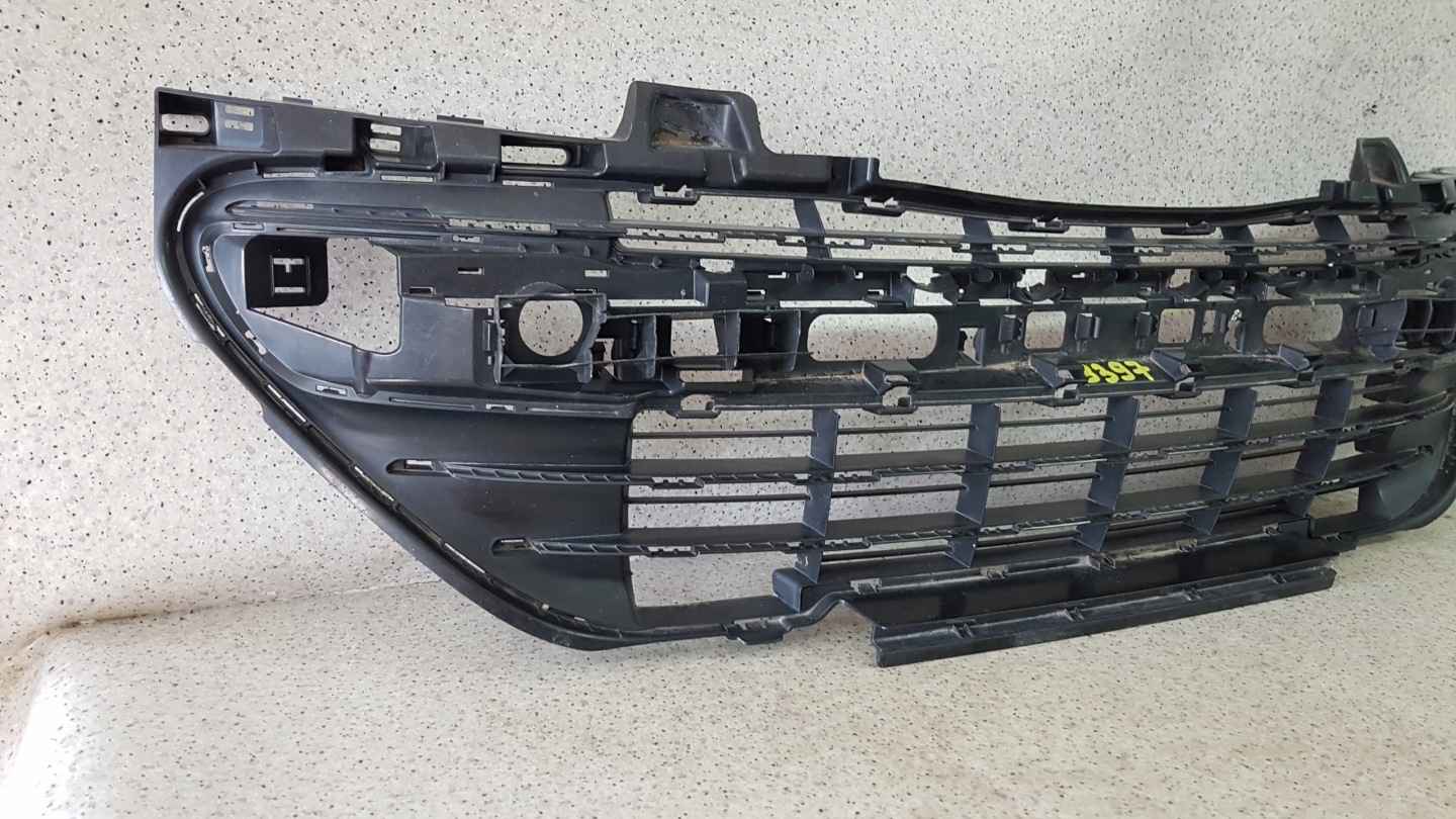 PEUGEOT RCZ 2010 - Lüftungsgitter mitte der Stoßstange 3397