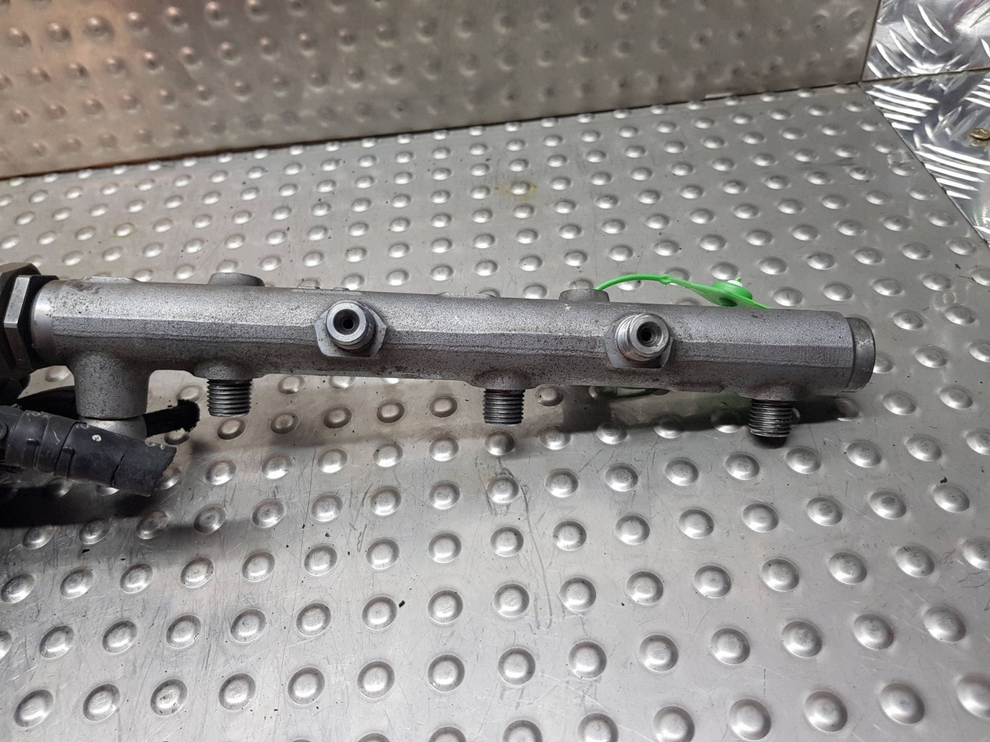 injection ramp right sensor 059130090AH AUDI A4 B8 A5 8T A6 C6 3.0 TDI