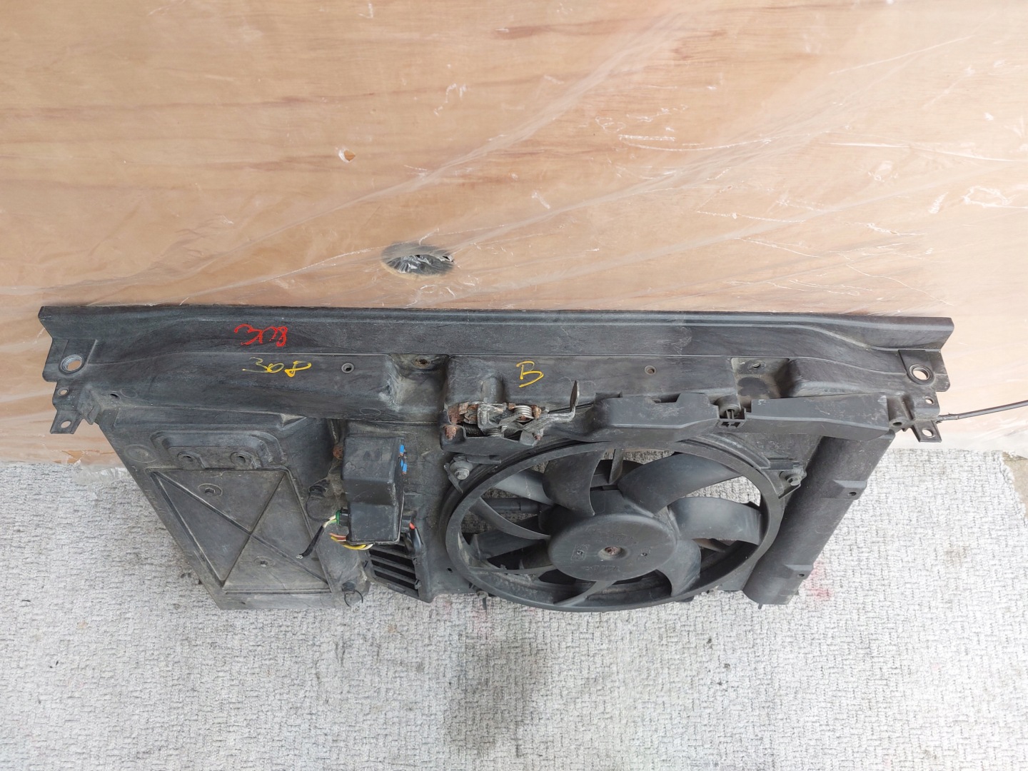 support panel for radiators fan PEUGEOT 308 and T7 9680590180