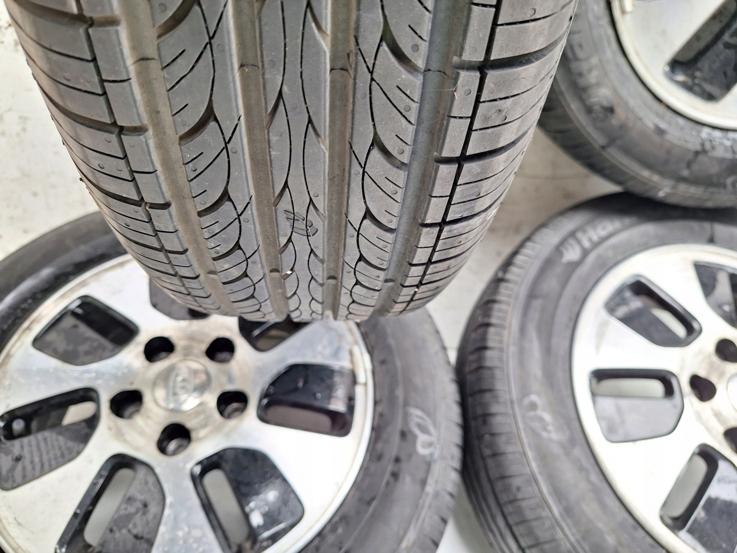 KIA FORTE CERATO 09-12 discs + tyres 195/65 15