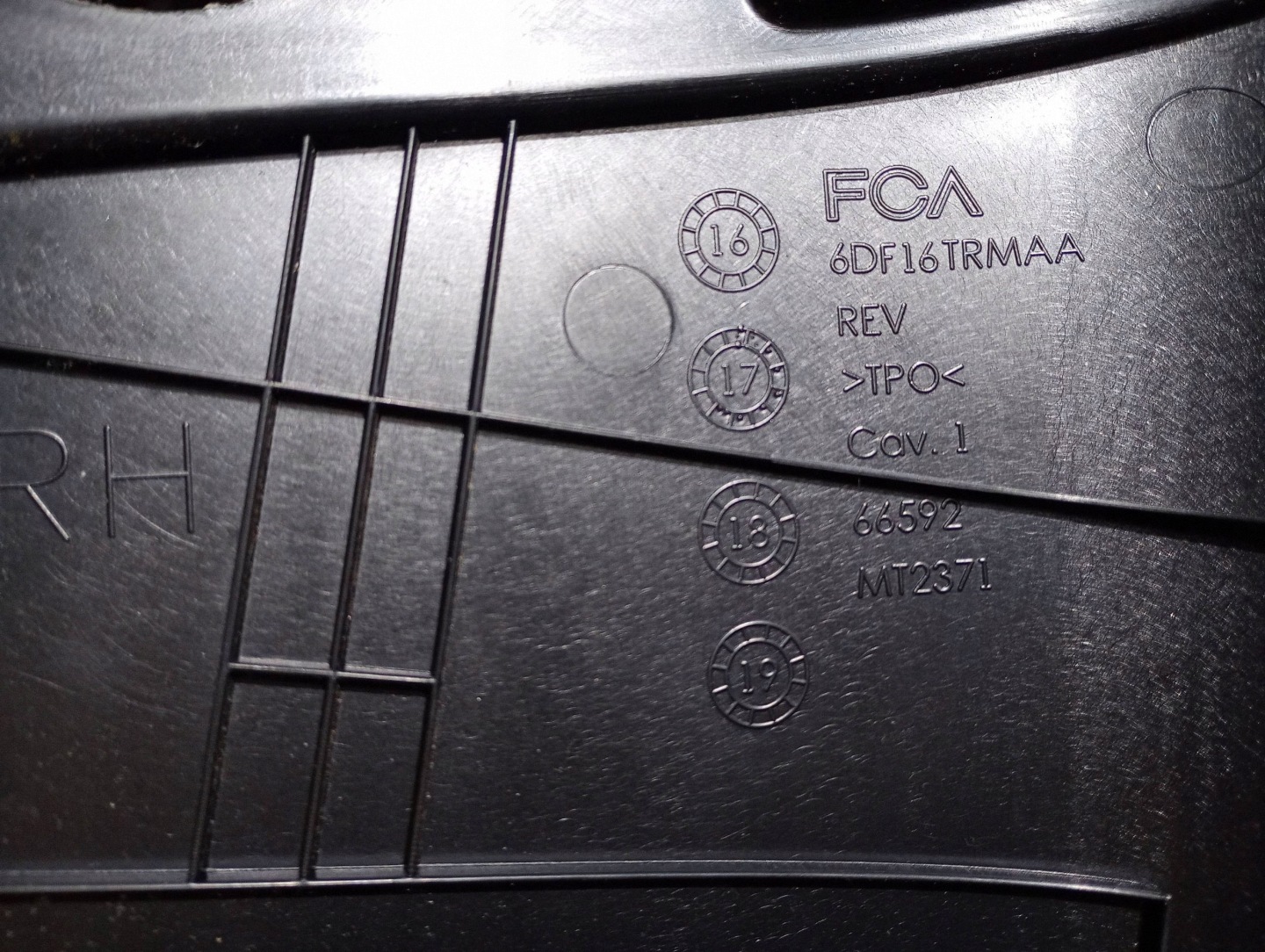 côté/latéral panel couverture montant C droit droite Dodge Durango 2021