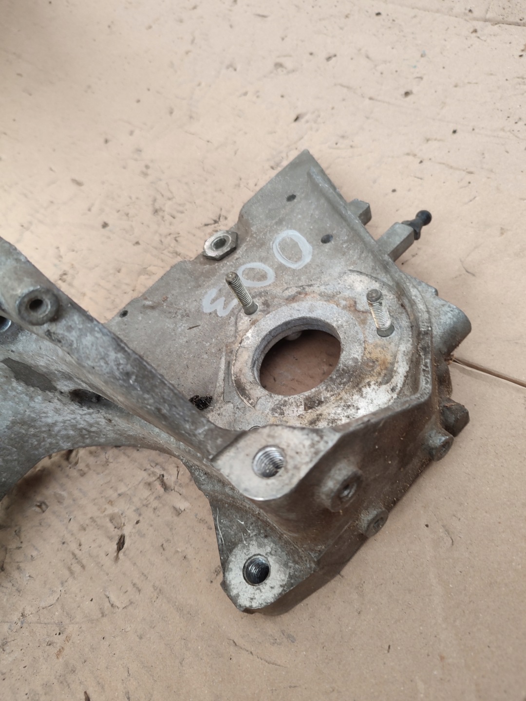 Support Support plaque Moteur OPEL ASTRA INSIGNIA 2.0 CDTI A20DTH 160KM 55566003