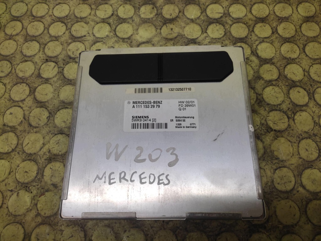 MERCEDES W203 bedienteil des motors A1111532979