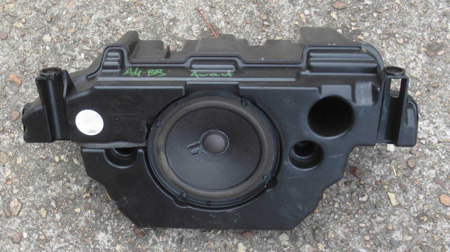 AUDI A4 B9 AVANT 3.0 TDI 18R SUBWOOFER