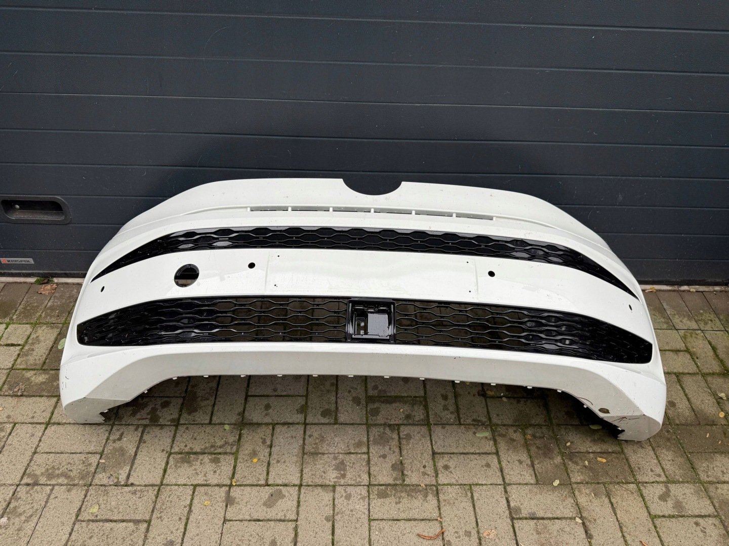 Volkswagen Caravelle T7 nárazník předek přední