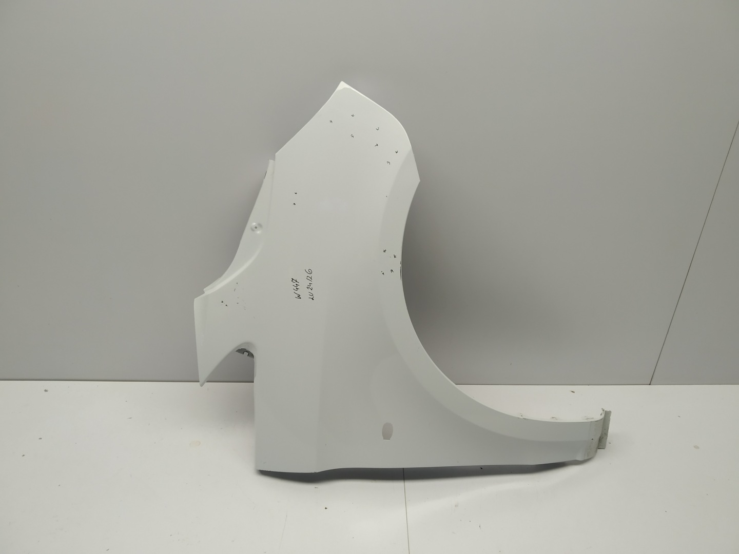2014r + W447 Mercedes Vito V Klasa fender front right below indicator