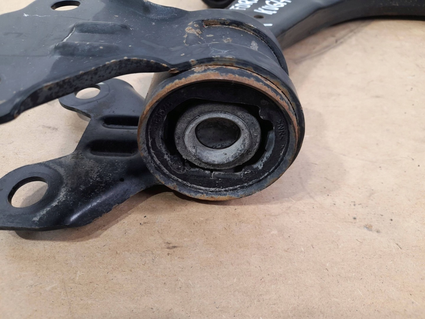 FORD KUGA MK and arm front right AV61-3A262-DA (Q633)