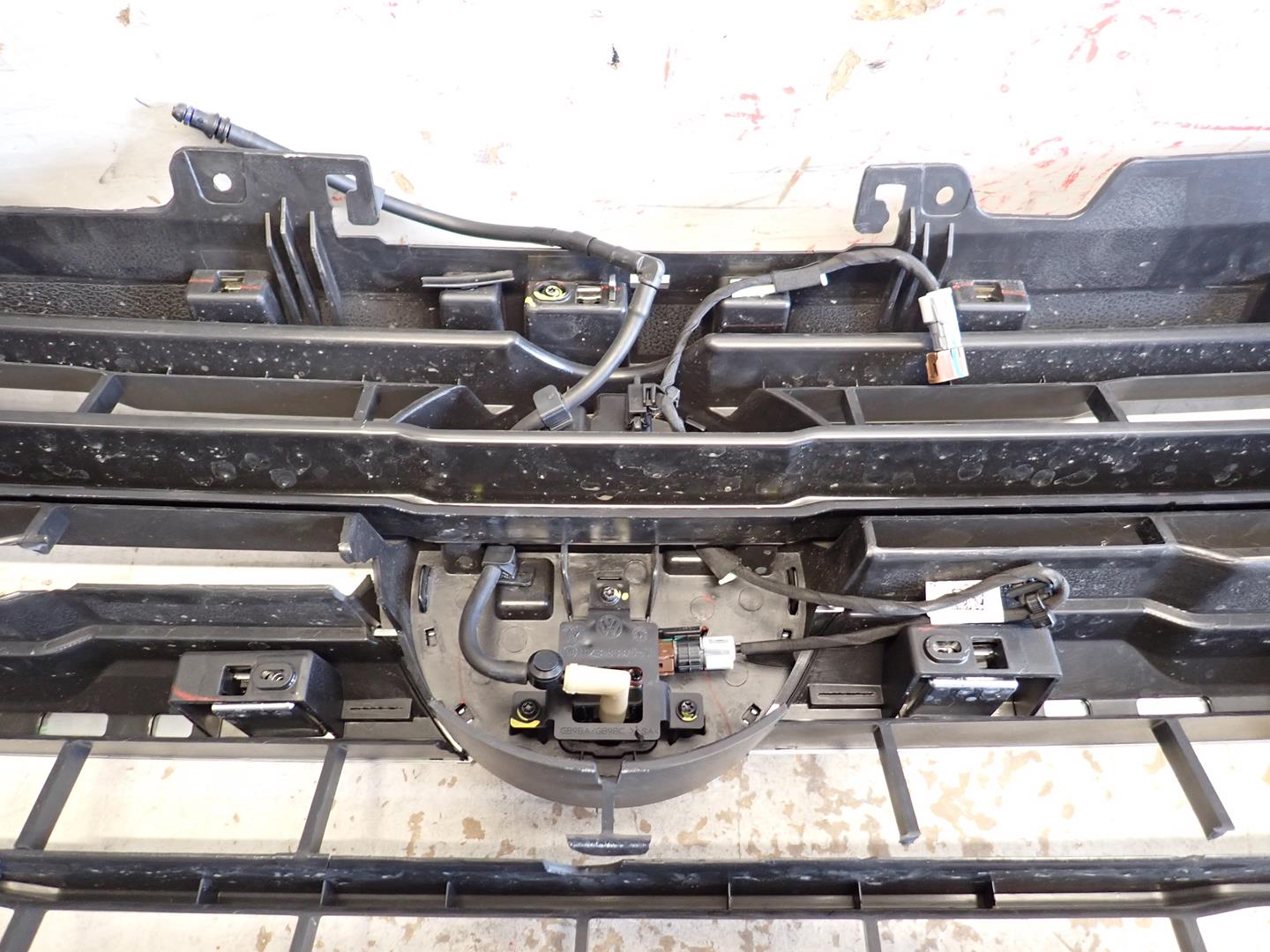 Grill VW AMAROK II 2023- kamera
