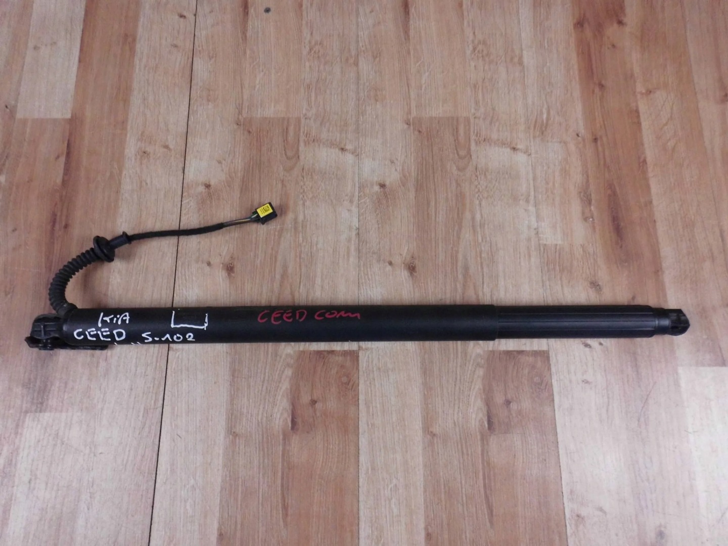 Kia Ceed III KOMBI damper telescope bonnet left 81831-J7210