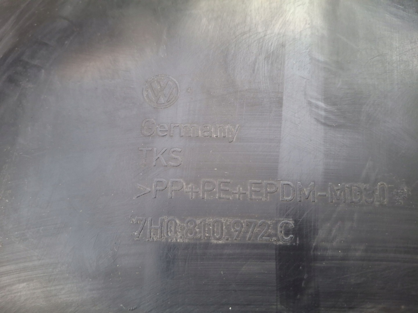mudguard right rear. VW T5 TRANSPORTER LIFT 2010R->