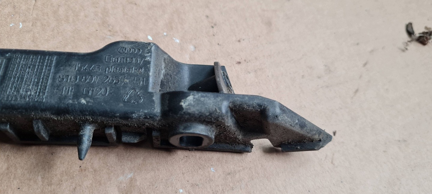 A5 8T LIFT S5 support bracket holder of a bumper left front 8T0807283C