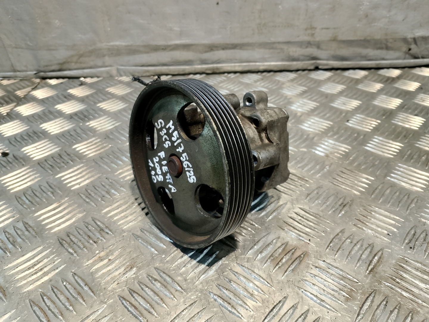 servo pump FORD FIESTA MK5 1.4 D 2S6C3A696 DC