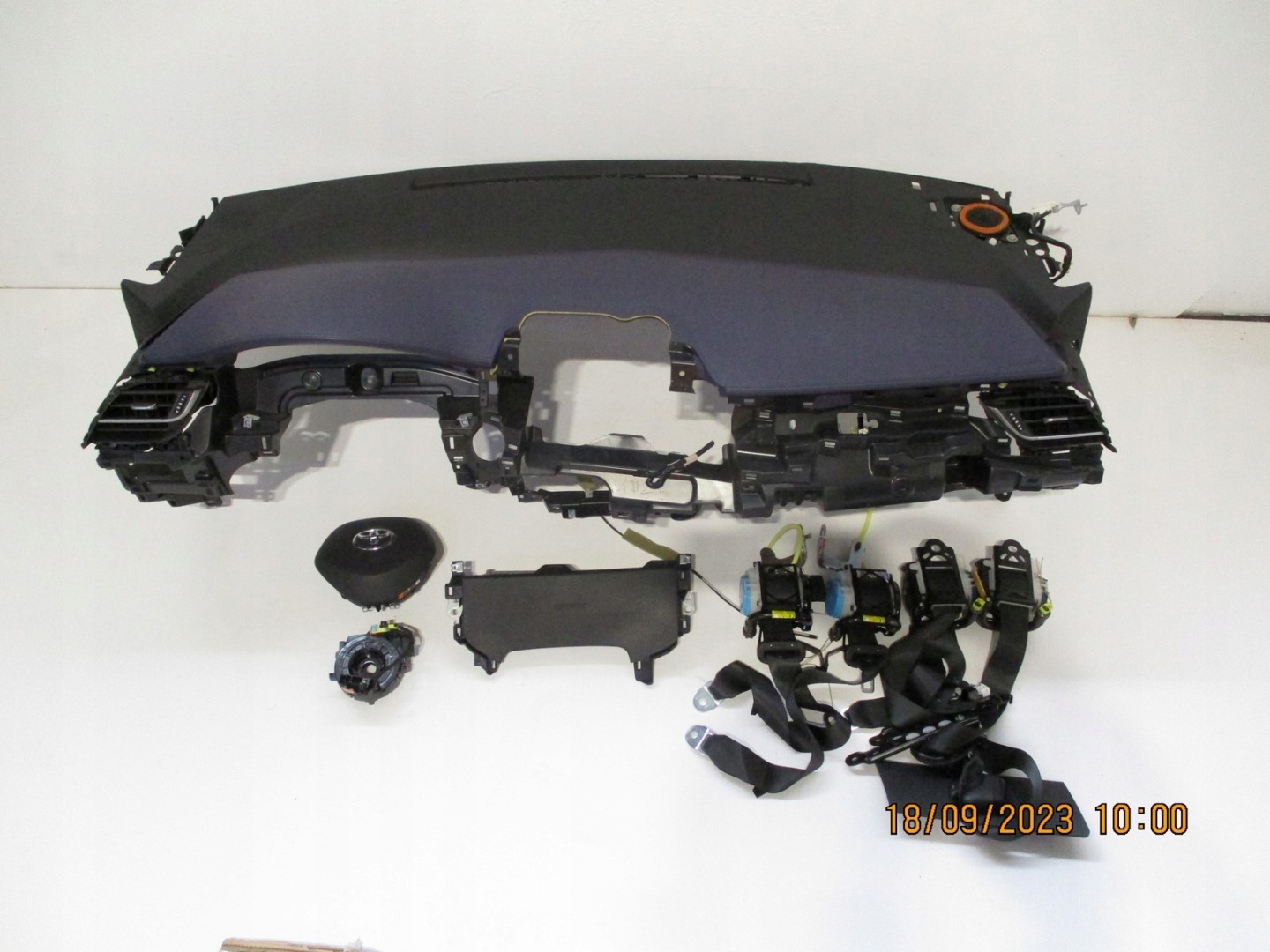 panneau d'instruments console pulpit TOYOTA CHR C-HR violet